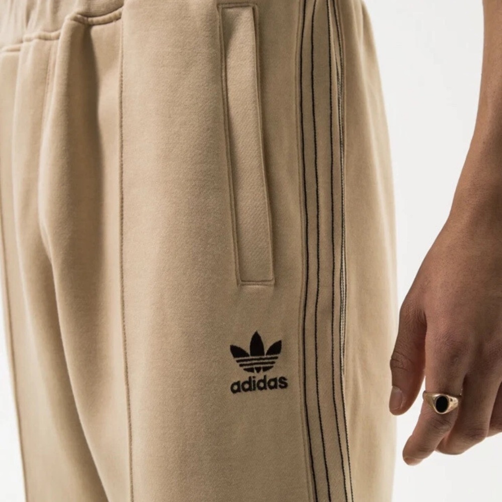 Adidas Original Fleece Joggers Size Large Beige/ Black - Picture 5 of 16